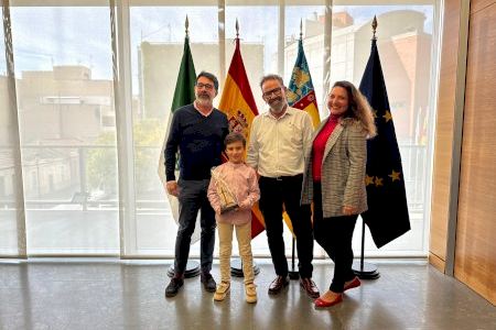 El Ayuntamiento formaliza el nombramiento de Marc Lafuente como nuevo Niño Sant Vicent en las Fiestas Patronales de 2026