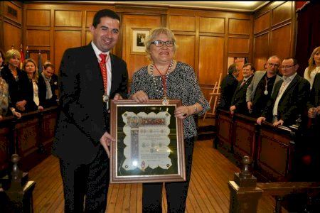 La plaça de La Concòrdia pasará a denominarse plaça Isabel-Clara Simó en reconocimiento a la escritora alcoyana