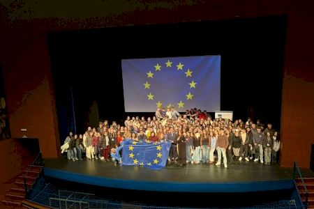 Los jóvenes de la Plana Baixa miran a Europa desde el Teatro Payà de Burriana