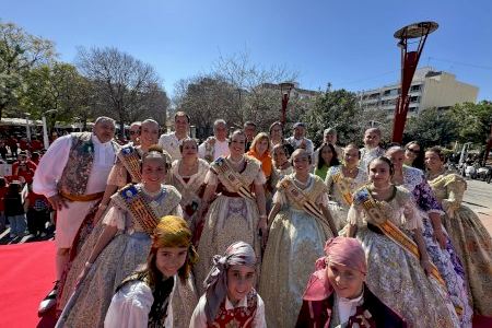 La Cavalcada Fallera marca l’inici dels dies grans de les Falles d’Almussafes