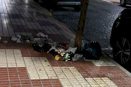El “lanzabasuras” que va posar en alerta a tot un poble de València després de sembrar de residus els seus carrers El “lanzabasuras” que va posar en alerta a tot un poble de València després de sembrar de residus els seus carrers