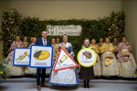 La Diputació activa el modo Fallas con una multitudinaria recepción que reúne a 630 comisiones en la plaza Manises