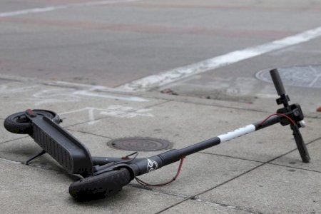 Un menor de 16 anys ferit greu després de xocar amb el seu patinet contra un cotxe a l'Alfàs del Pi