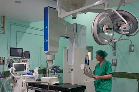 L’Hospital d’Elx incorpora una tècnica que permet aplicar radioteràpia durant la cirurgia en només dos minuts