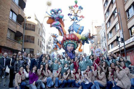 Burriana culmina la Nit de la Plantà y sus 19 fallas ya lucen en las calles antes de los premios Burriana culmina la Nit de la Plantà y sus 19 fallas ya lucen en las calles antes de los premios