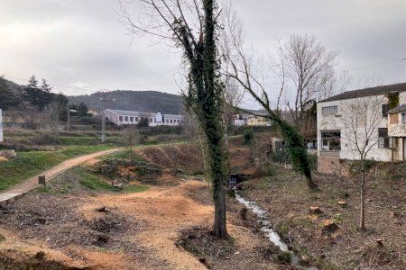 Bocairent du a terme una actuació ambiental a la zona fluvial Bocairent du a terme una actuació ambiental a la zona fluvial