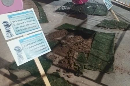 El vandalismo se ceba de nuevo con una falla de Burriana: les roban los ninots y los lanzan por un puente El vandalismo se ceba de nuevo con una falla de Burriana: les roban los ninots y los lanzan por un puente