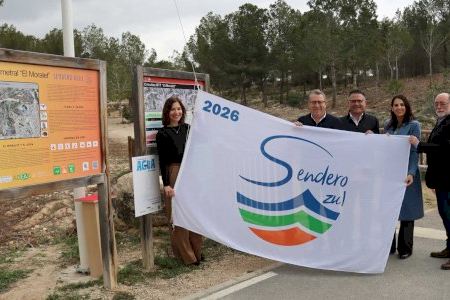 La bandera ‘Sendero Azul’ que reconoce la recuperación de El Moralet ya ondea en el parque
