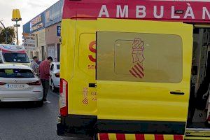 Una mujer entra en parada en un taxi en Santa Pola y activa un gran operativo de emergencias en plena calle