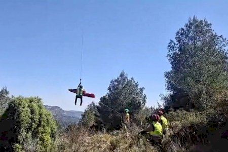 Traslladada a l'hospital en helicòpter una dona accidentada en una senda de l'Alcora