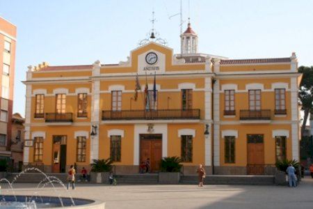 Los comercios y servicios de Burjassot ya pueden adherirse a la campaña del Bono Comercio 2026