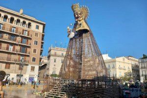 Las Fallas de Valencia 2026 llegan a su final definitivo: adiós al manto floral de la Virgen de los Desamparados
