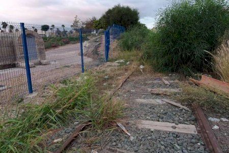 Vecinos de Parque del Mar exigen a los representantes de Alicante en Congreso soluciones ante la “grave situación” de los terrenos de ADIF Vecinos de Parque del Mar exigen a los representantes de Alicante en Congreso soluciones ante la “grave situación” de los terrenos de ADIF