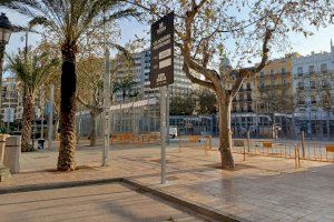 El Ayuntamiento retira los doce kilómetros de vallas que ha desplegado en la calle durante las Fallas - (foto 2)