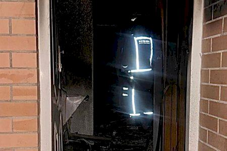 Un hombre herido tras un fuego en una vivienda de Cabanes Un hombre herido tras un fuego en una vivienda de Cabanes