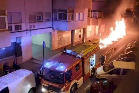 Nit de foc a Alcoi: diversos contenidors cremen de matinada