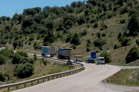 La paralització de les obres en una transitada carretera de Castelló deixa una línia contínua i col·lapsa el trànsit diari La paralització de les obres en una transitada carretera de Castelló deixa una línia contínua i col·lapsa el trànsit diari