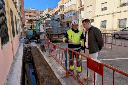 Benicarló posa fi a anys de problemes d’aigua al carrer de la Pau amb noves canalitzacions