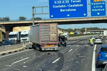 Un accident múltiple provoca importants retencions a la A-7 al seu pas per València