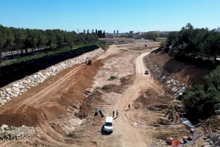 Així es transforma el barranc de Poio després de la DANA: l'obra clau per a evitar noves inundacions Així es transforma el barranc de Poio després de la DANA: l'obra clau per a evitar noves inundacions