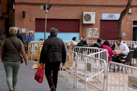 La Plaza España de Onda empieza a recuperar su aspecto habitual con la habilitación de las terrazas: así será el refugio climático