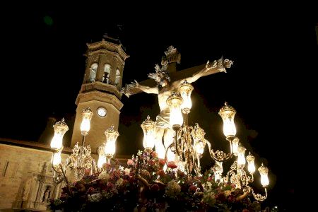 Burriana vibra con un Viernes Santo lleno de devoción