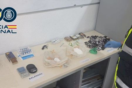 La Policía Nacional desmantela en Alicante un punto de venta de droga con “caleta” en un vehículo