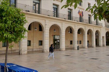“La próxima vez que tu madre me llame, traeré condones”: condenado un manitas tras agredir sexualmente a una menor en una casa de Alicante