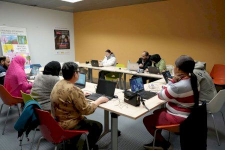 Mislata apuesta por la alfabetización digital para reducir la brecha tecnológica con apoyo de fondos europeos Mislata apuesta por la alfabetización digital para reducir la brecha tecnológica con apoyo de fondos europeos