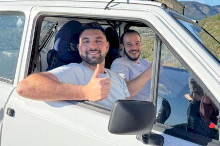 Dos jóvenes valencianos recorrerán 2.000 km en el desierto con un coche de 1994 para llevar ayuda solidaria