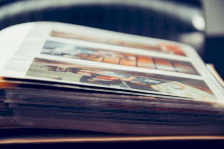 Rafelbunyol elabora un àlbum col·lectiu per salvaguardar la seua història a través de les fotografies dels veïns