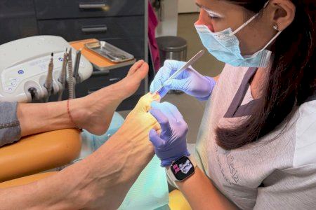El avance que puede cambiar el tratamiento de las uñas encarnadas y aliviar el dolor sin cirugía tiene el sello de una podóloga de Vila-real
