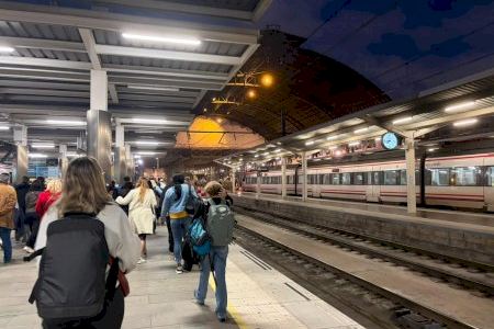 Robos de cobre dejan sin tren a 38.000 personas en Valencia y la operación se salda con 23 detenidos
