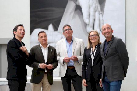 El alcalde de Burriana visita las instalaciones de Colección Alexandra, firma referente internacional en el diseño de mobiliario de lujo El alcalde de Burriana visita las instalaciones de Colección Alexandra, firma referente internacional en el diseño de mobiliario de lujo