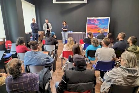 'Art al Balcó' regresa a Elda con una nueva edición para compartir el talento de artistas eldenses y de otras localidades