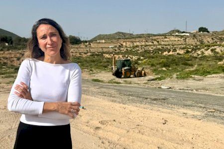 El Ayuntamiento de Elda refuerza la limpieza de vertidos ilegales con la retirada de 200 toneladas de residuos en el paraje de El Sapo