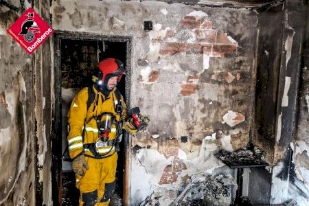 Un calefactor provoca un incendio en Alcoy y obliga a desalojar todo un edificio Un calefactor provoca un incendio en Alcoy y obliga a desalojar todo un edificio