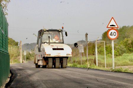 Avanzan a buen ritmo los trabajos de asfaltado en el Camí de l’Obra de Castellón con una inversión de 850.000 euros Avanzan a buen ritmo los trabajos de asfaltado en el Camí de l’Obra de Castellón con una inversión de 850.000 euros