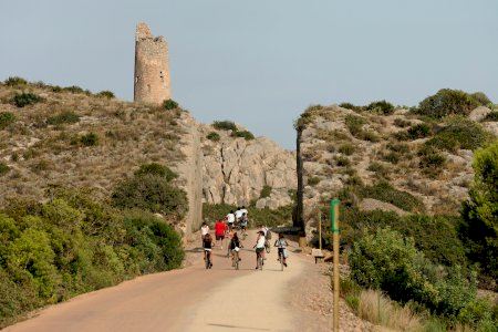 Susto en la Vía Verde entre Benicàssim y Oropesa: una adolescente herida tras caer en bicicleta