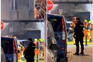 Un coche de la Policía Nacional se empotra contra una vivienda en Alaquàs