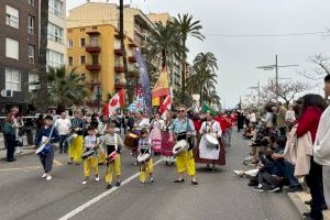 Las justas y el desfile marinero aportan ritmo y emoción a una tarde de sábado con numeroso público asistente - (foto 4)