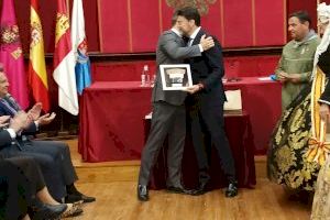 Alicante “prende” Toledo: una hoguera ante 5.000 personas sella un acuerdo histórico entre ambas ciudades - (foto 11) Alicante “prende” Toledo: una hoguera ante 5.000 personas sella un acuerdo histórico entre ambas ciudades - (foto 11)