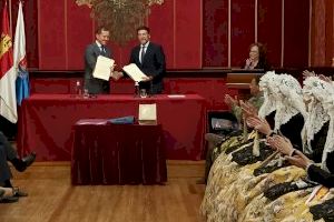 Alicante “prende” Toledo: una hoguera ante 5.000 personas sella un acuerdo histórico entre ambas ciudades - (foto 12) Alicante “prende” Toledo: una hoguera ante 5.000 personas sella un acuerdo histórico entre ambas ciudades - (foto 12)