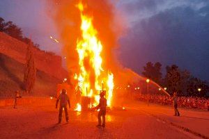 Alicante “prende” Toledo: una hoguera ante 5.000 personas sella un acuerdo histórico entre ambas ciudades Alicante “prende” Toledo: una hoguera ante 5.000 personas sella un acuerdo histórico entre ambas ciudades
