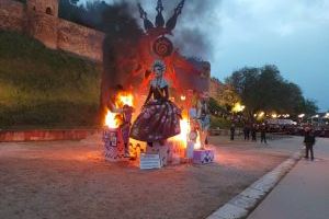 Alicante “prende” Toledo: una hoguera ante 5.000 personas sella un acuerdo histórico entre ambas ciudades - (foto 2) Alicante “prende” Toledo: una hoguera ante 5.000 personas sella un acuerdo histórico entre ambas ciudades - (foto 2)