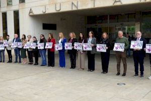Minuto de silencio en Benidorm para condenar el asesinato machista de una mujer en Basauri