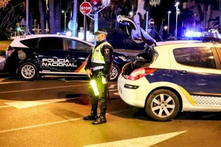 Detingut a Alacant un fugitiu buscat per apunyalar als pares de la seua exparella a Màlaga Detingut a Alacant un fugitiu buscat per apunyalar als pares de la seua exparella a Màlaga