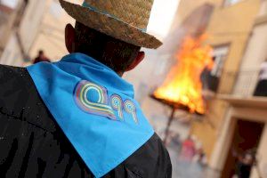 Sant Vicent convierte Nules en un espectáculo de música y fuego con miles de personas en el pasacalle de las quintas - (foto 3)