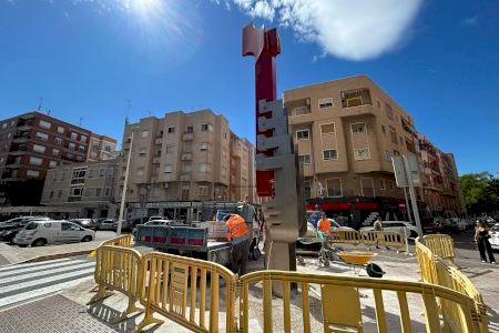 La escultura ‘Dragón de Jaume I’ ya luce restaurada en su nueva ubicación en Pedro Juan Perpiñán La escultura ‘Dragón de Jaume I’ ya luce restaurada en su nueva ubicación en Pedro Juan Perpiñán