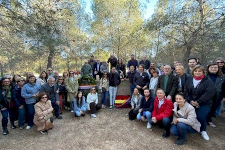 El PSPV-PSOE de Paterna homenajea a las víctimas del franquismo en el Paredón de España en el Día de la República El PSPV-PSOE de Paterna homenajea a las víctimas del franquismo en el Paredón de España en el Día de la República